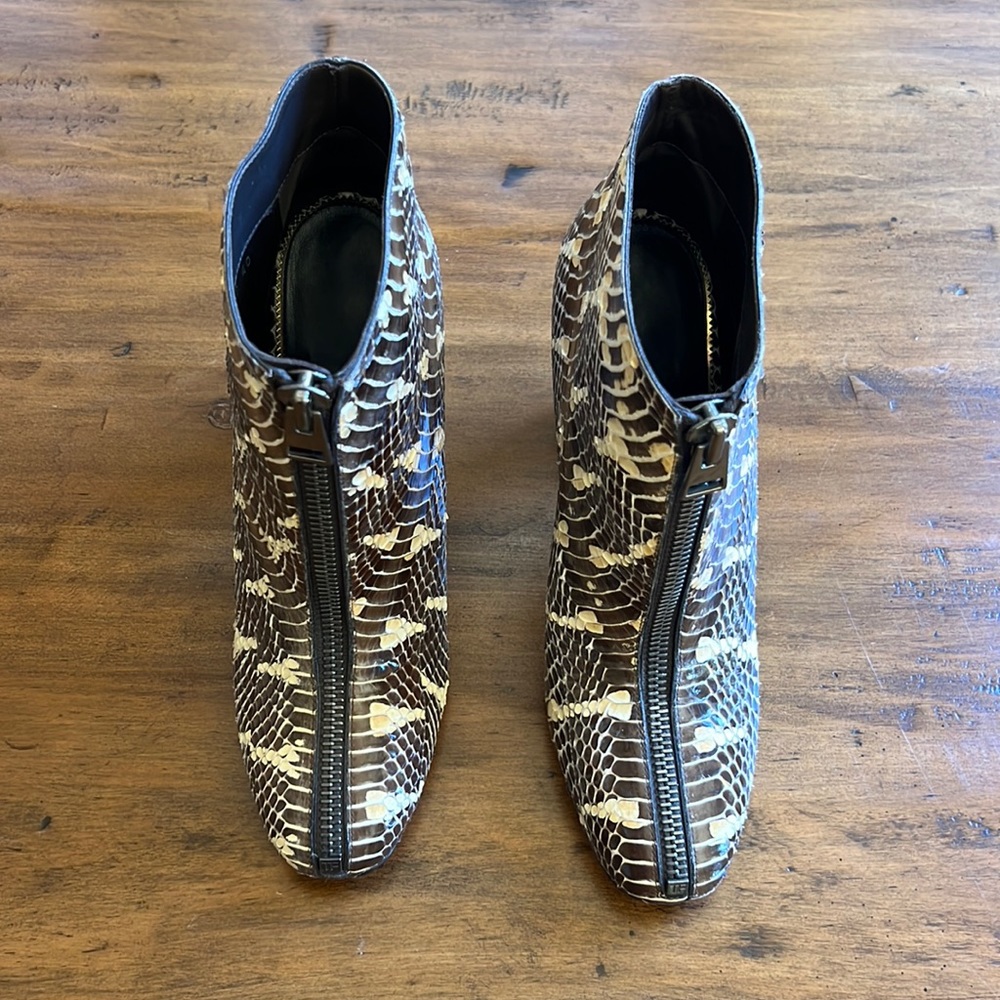 Authentic! Tom Ford Snakeskin Ankle Booties Size 9 US 40 EU